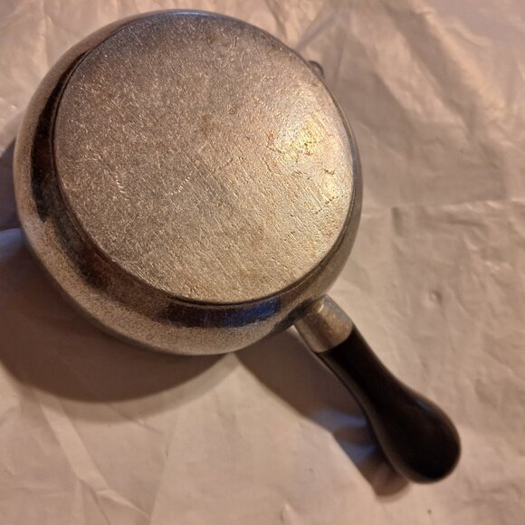 pewter gravy boat / saucepan - Picture 9 of 9